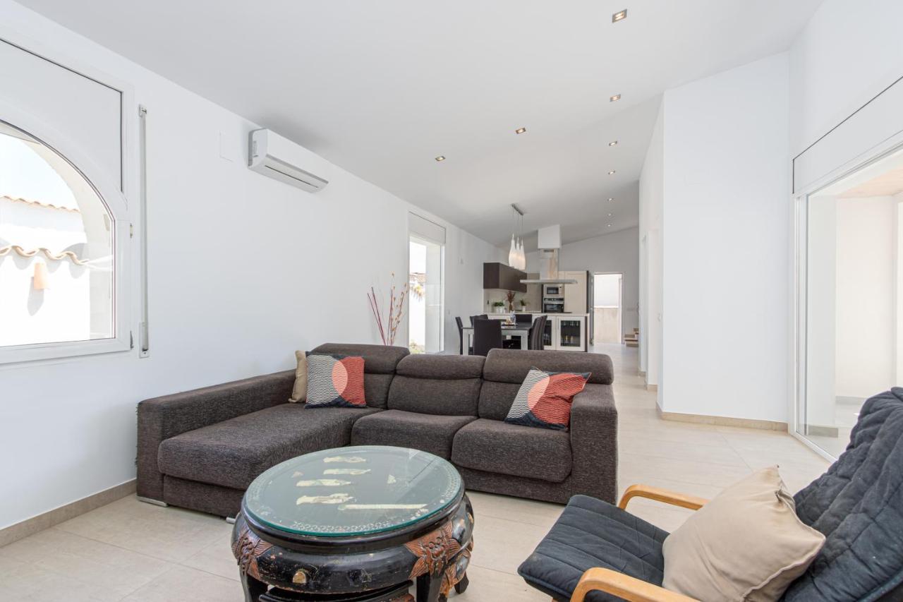 Goldhome - New House With Private Heated Pool, Parking, Wifi, Games Room Empuriabrava Dış mekan fotoğraf