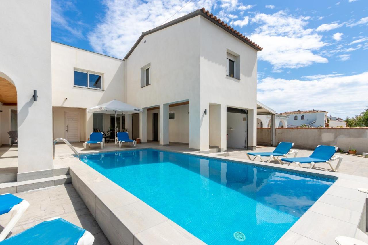 Goldhome - New House With Private Heated Pool, Parking, Wifi, Games Room Empuriabrava Dış mekan fotoğraf