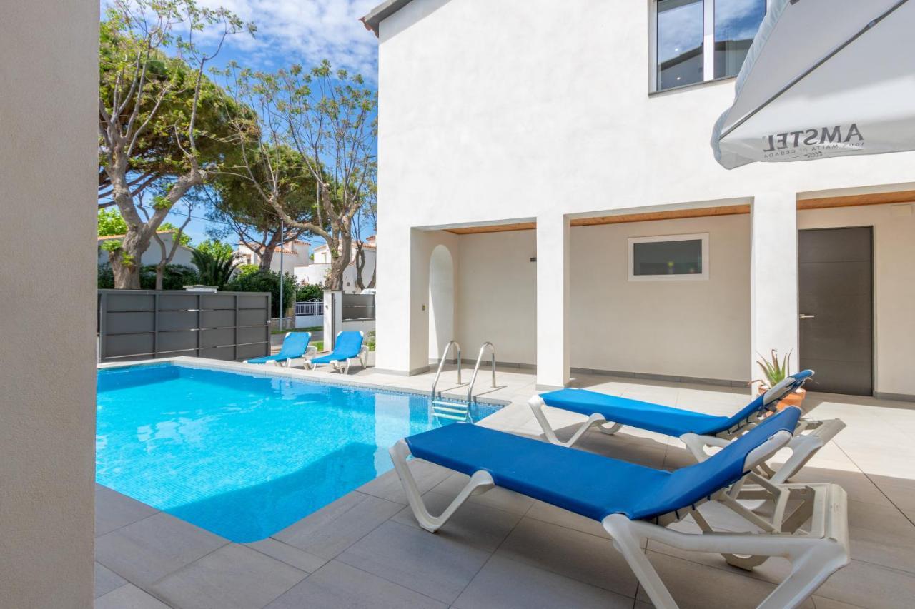 Goldhome - New House With Private Heated Pool, Parking, Wifi, Games Room Empuriabrava Dış mekan fotoğraf